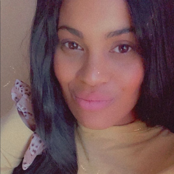 Meet your Posher, Felicity - Picture 1 of 1